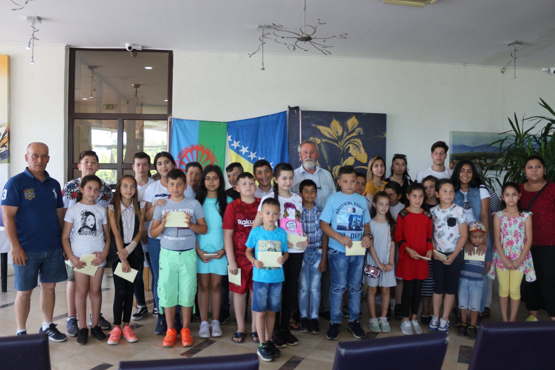 Visoko: Najboljim đacima iz romske zajednice nagrade od njihovog sugrađanina