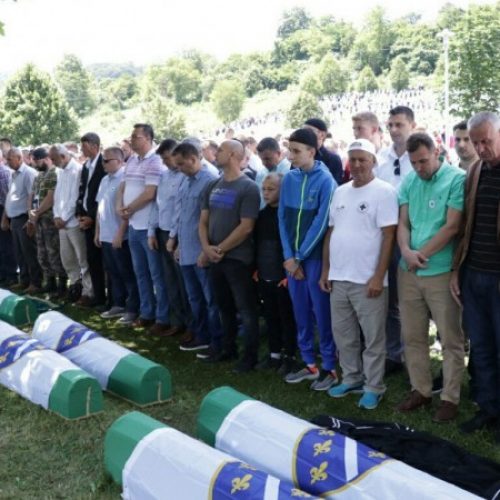 Klanjana dženaza namaz i obavljen ukop 33 žrtve genocida u Srebrenici