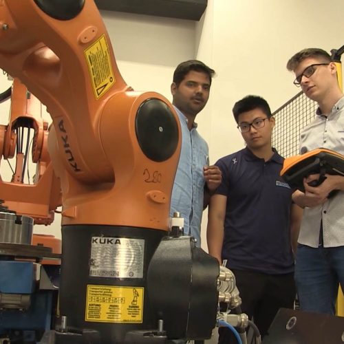 Australijski studenti industrijsku robotiku uče u našoj državi