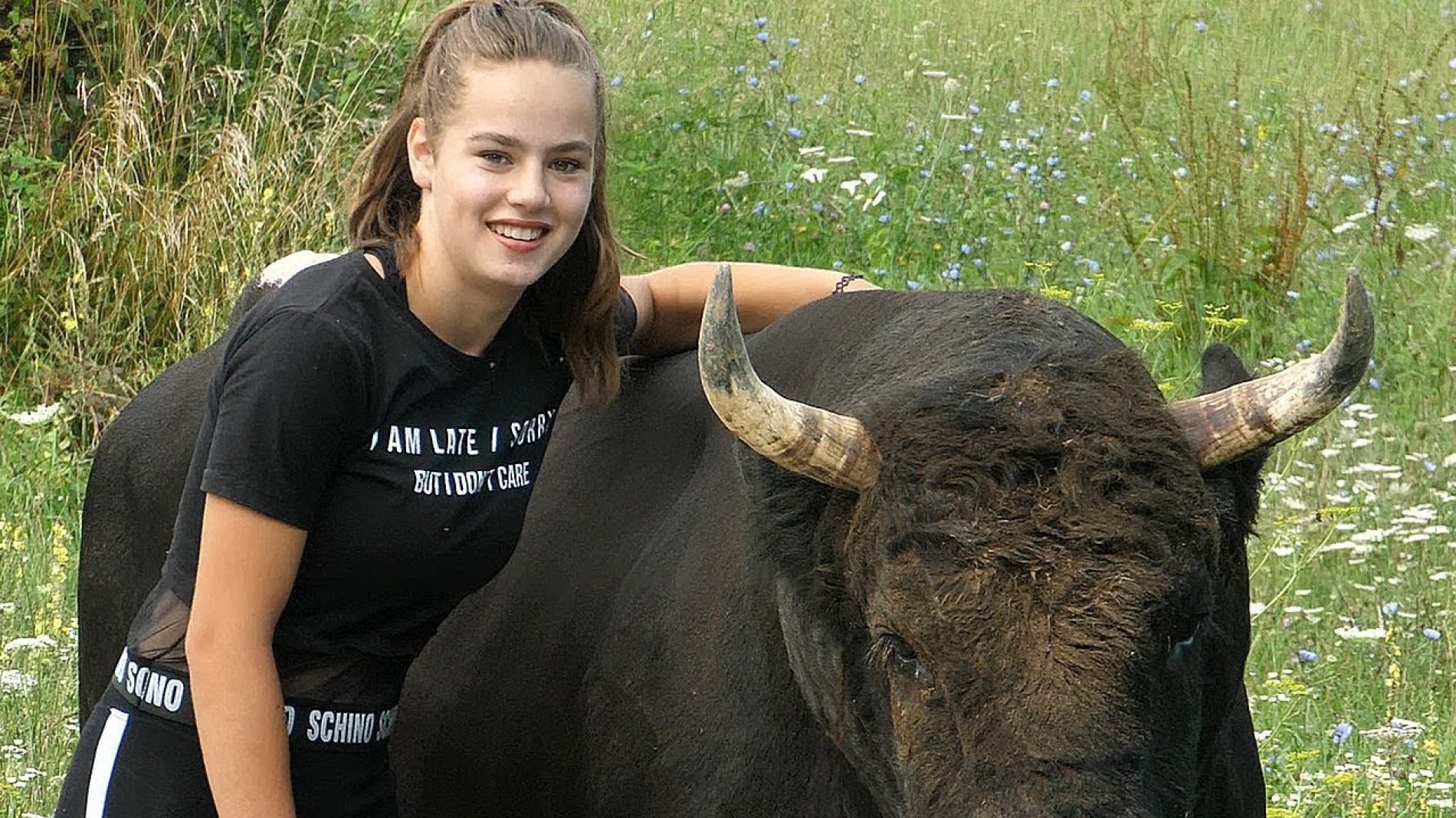 Mlada Martina sa zadovoljstvom trenira bika Perana (Video)