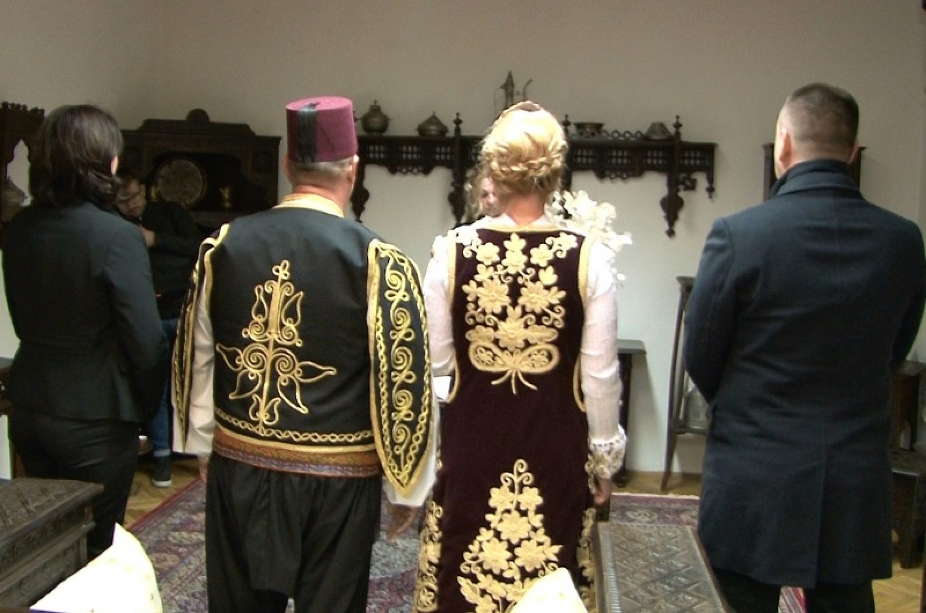 Vjenčanje u Travniku,  mladenci u predivnim tradicionalnim bosanskim nošnjama (Video)