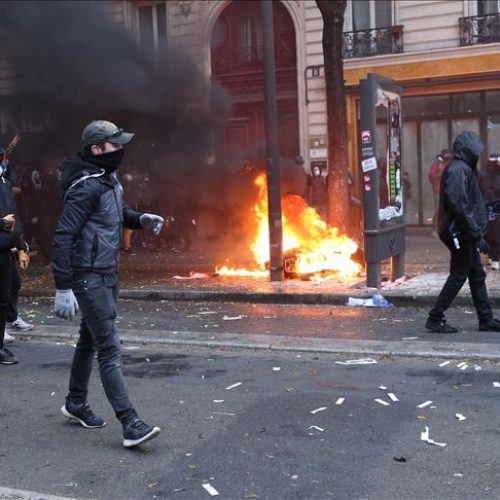 Francuska: 200.000 ljudi na protestima; sukobi s policijom u cijeloj zemlji