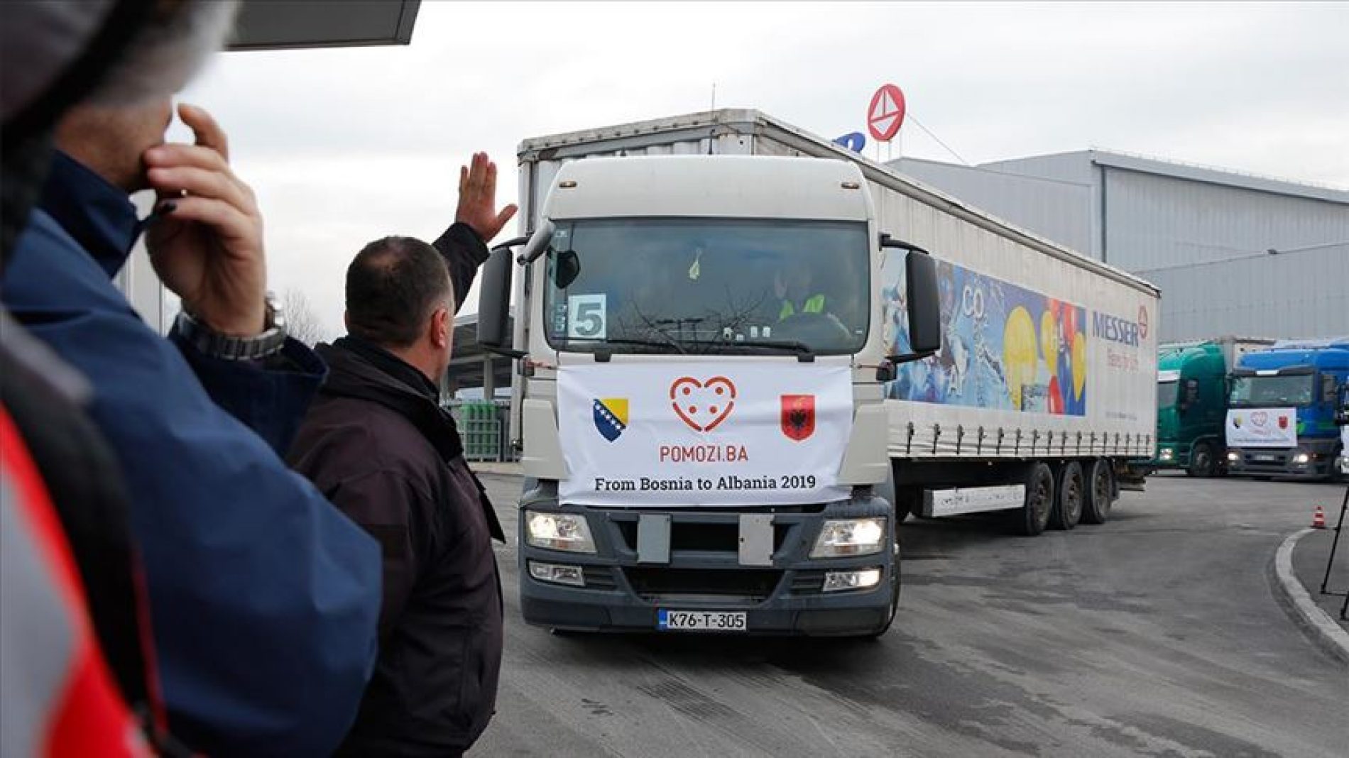 Konvoj ”Pomozi.ba“ s oko 300 tona pomoći Albaniji krenuo iz Sarajeva