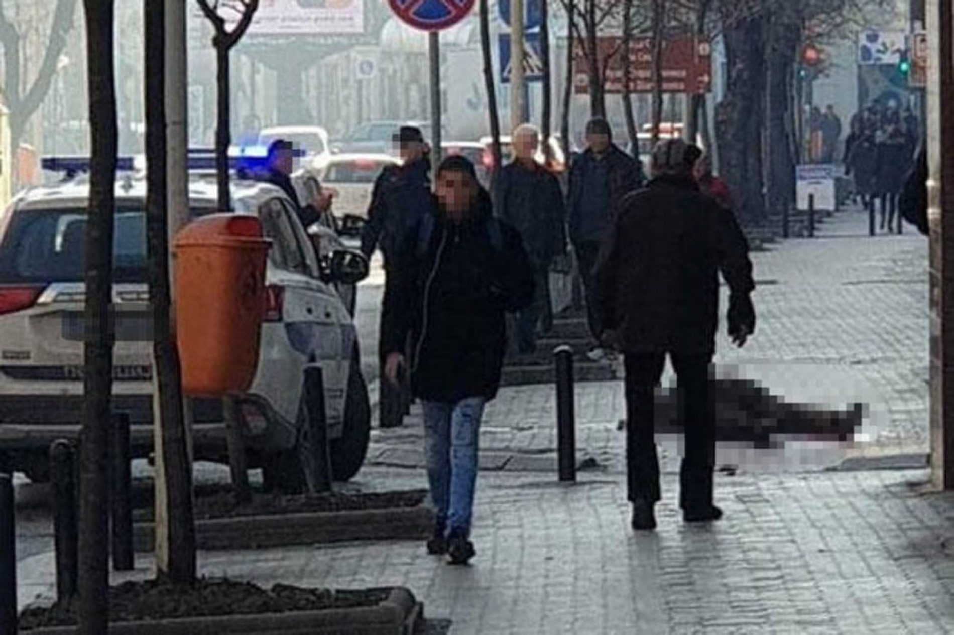 Srbija: Muškarac u maskirnom prerezao sebi vrat pred očima prolaznika