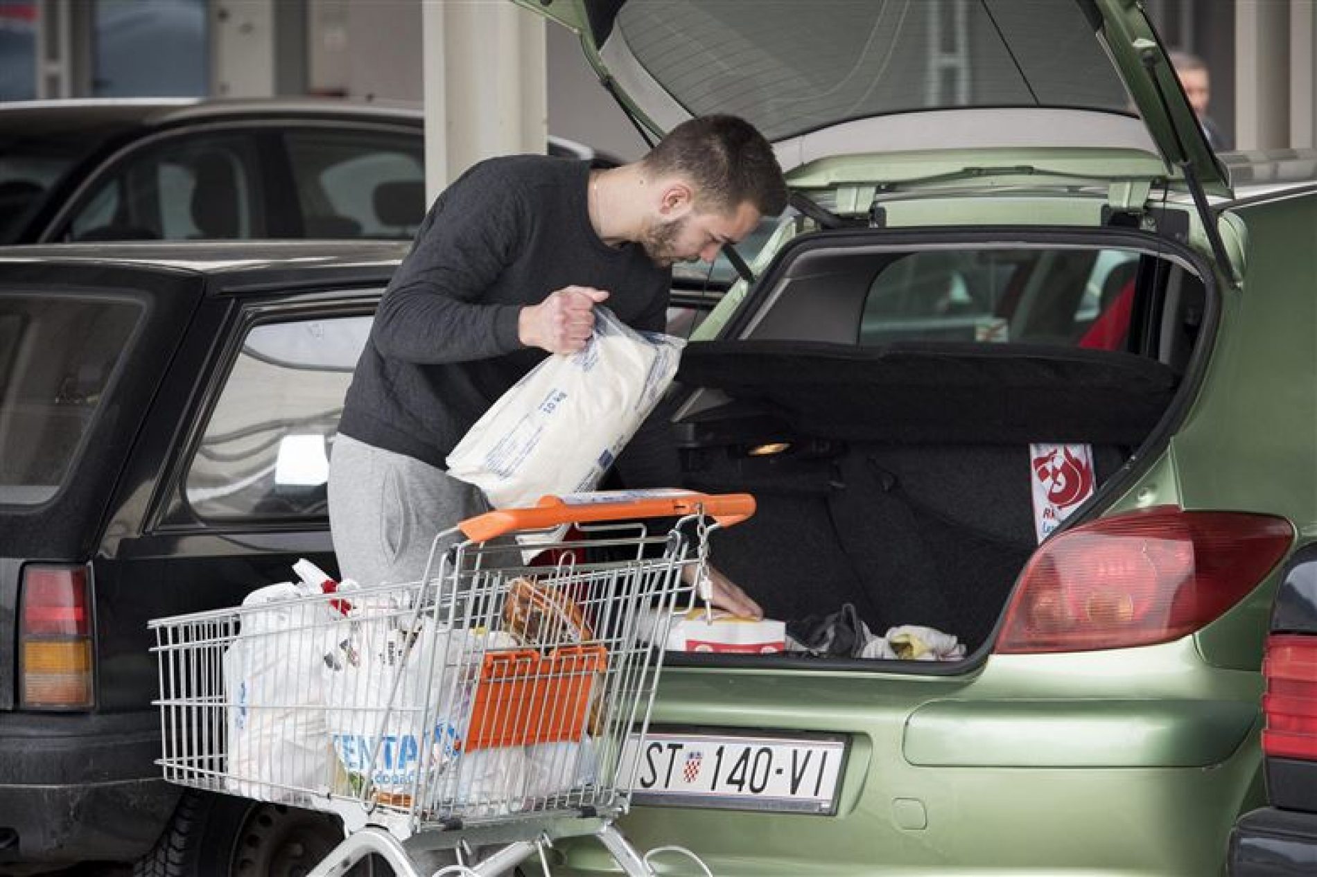 Prekogranični šoping u Bosni i Hercegovini štedi kućne budžete susjeda
