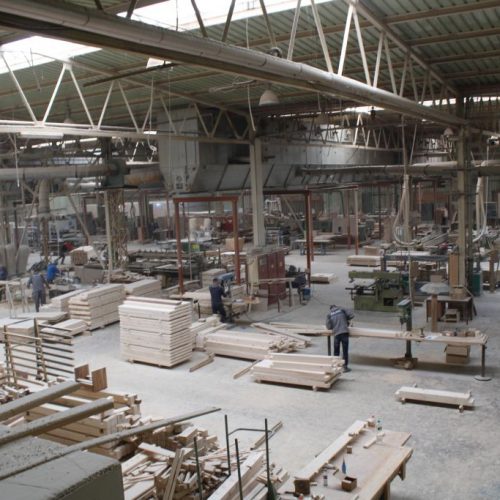 Firma iz D. Vakufa kreće sa prvom isporukom namještaja od metala; počinju i proizvodnju ekskluzivnih drvenih kuća