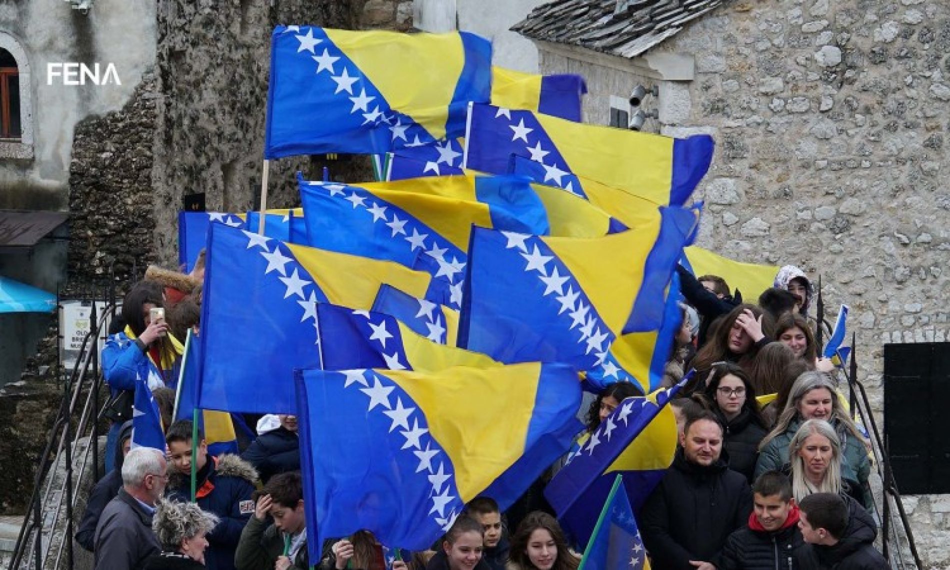 Mostarski učenici obilježili Dan nezavisnosti Bosne i Hercegovine (VIDEO)