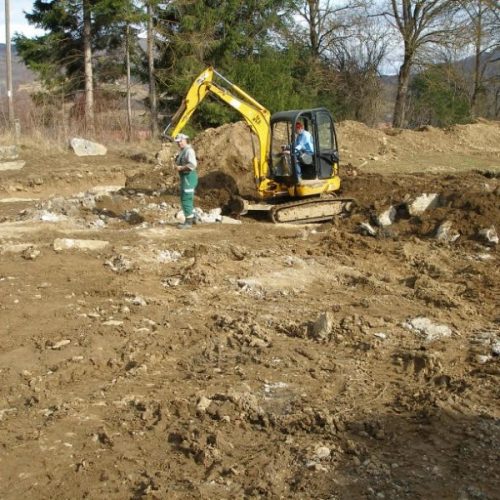 Bageri “ravnaju” nekropolu stećaka kod Kreševa, uništava se pravo arheološko blago