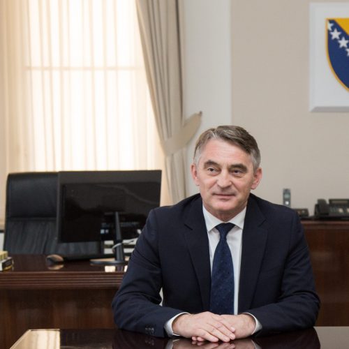 Komšić uputio čestitku svim Bosancima i Hercegovcima povodom 15. aprila – Dana Armije RBiH