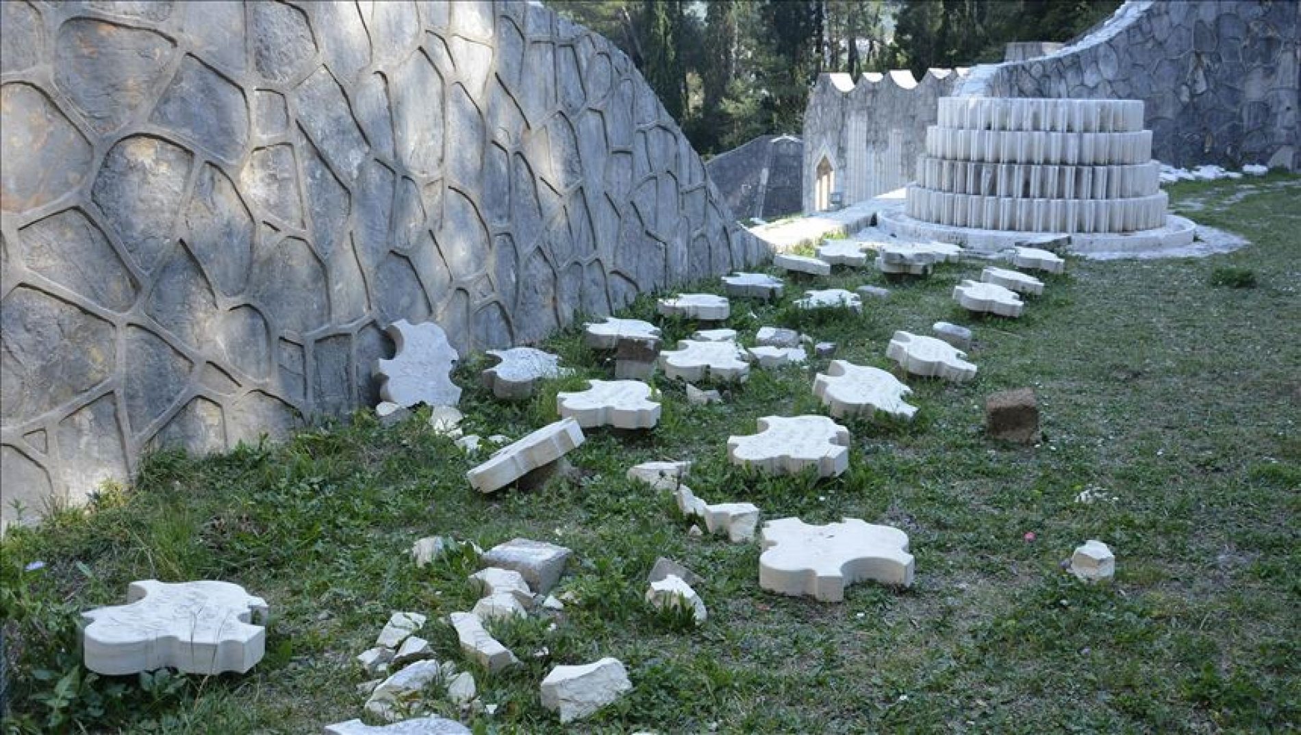 Novi napad na Partizansko spomen groblje u Mostaru