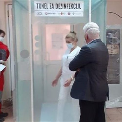 Firma iz Srebrenika preusmjerila proizvodnju: Grade tunele za dezinfekciju
