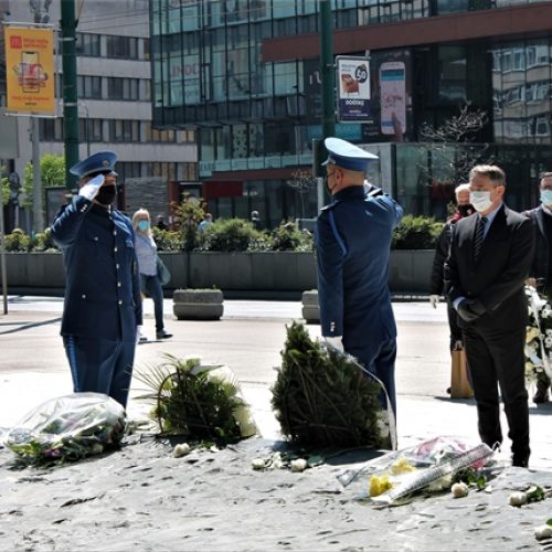 Komšić odao počast ubijenoj djeci opkoljenog Sarajeva