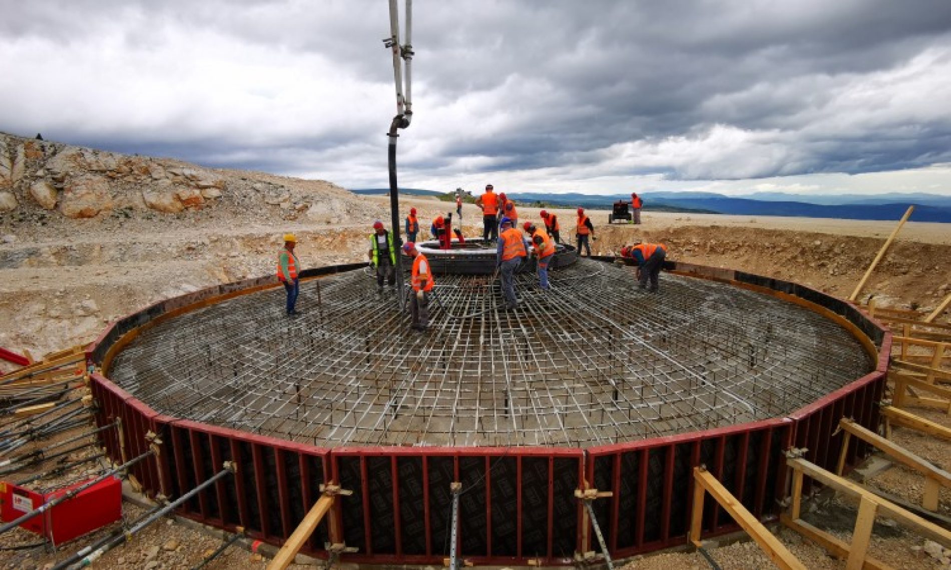 Vjetroelektrana Podveležje – betoniran prvi temelj; počela isporuka opreme