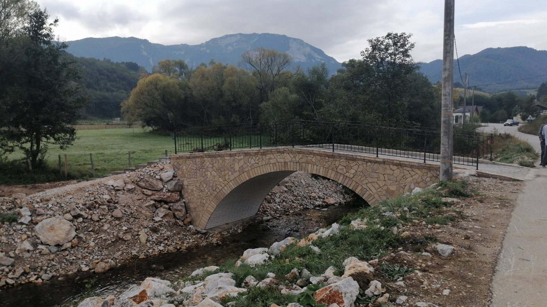 Trnovo: Izgrađen most na rijeci Bijeloj; U toku izgradnja “Kuće spasa“ na Bjelašnici