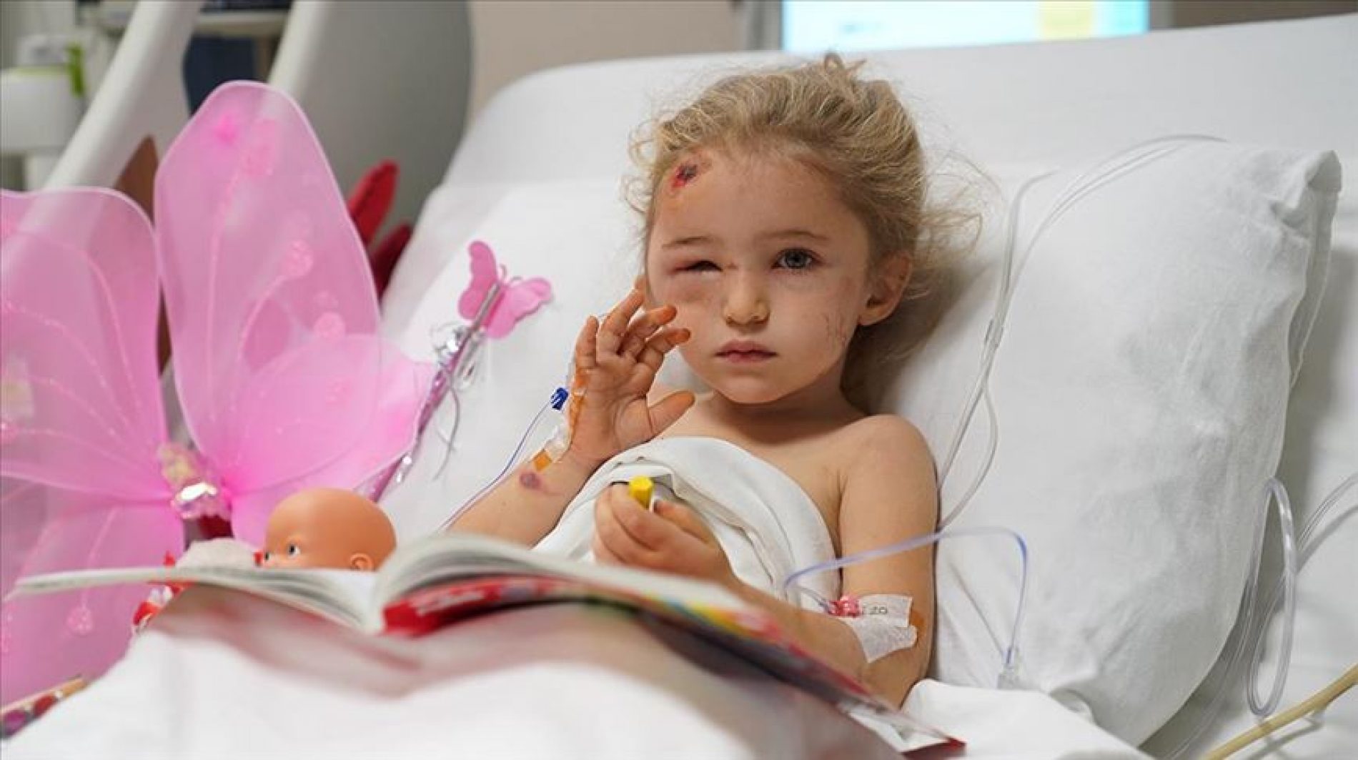 Turska: Trogodišnja djevojčica spašena iz ruševina 65 sati nakon zemljotresa otvorila oči