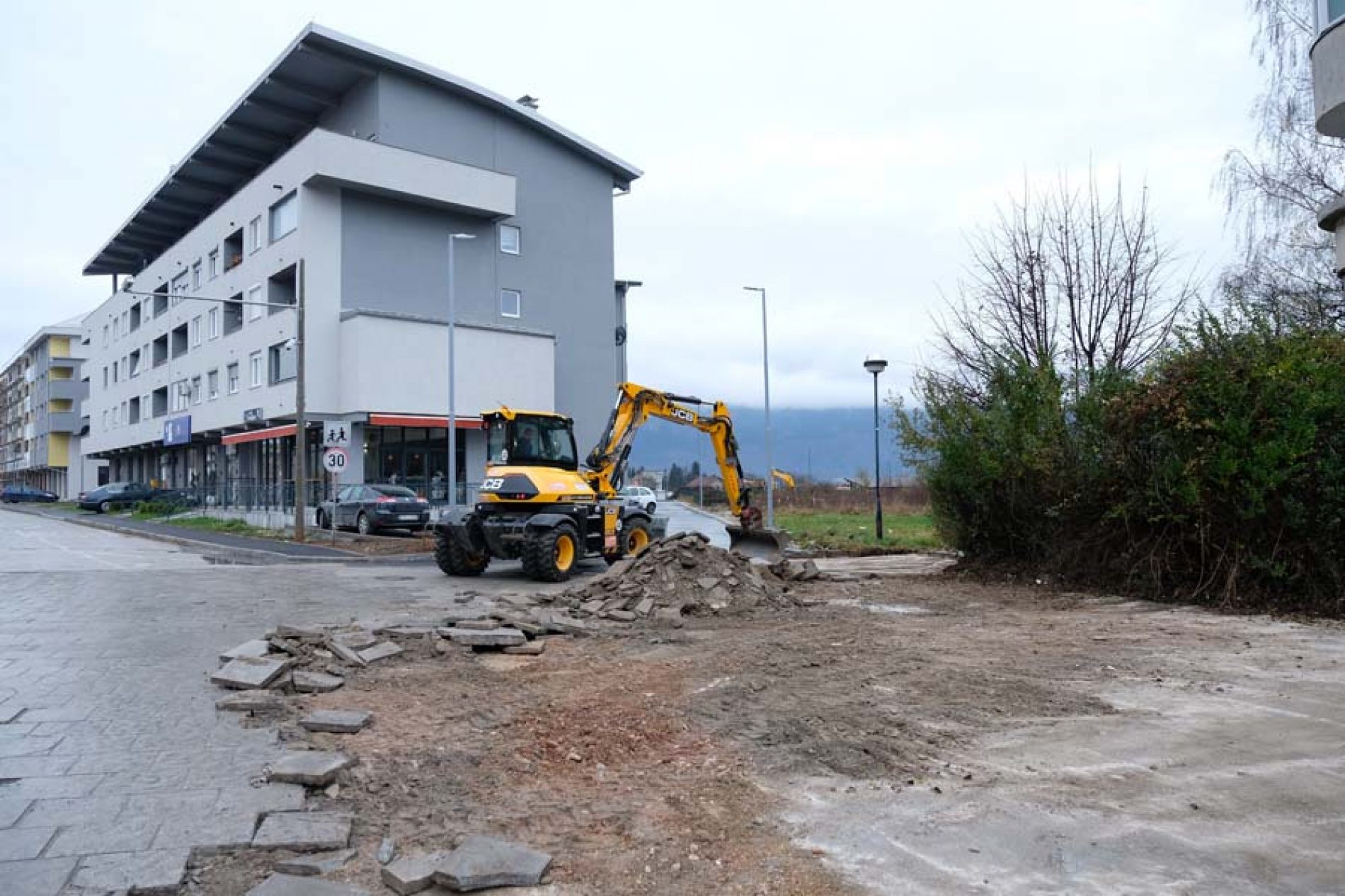 Radovi i poslije izbora: Počela obnova Trga Sabora bosanskog na Dobrinji