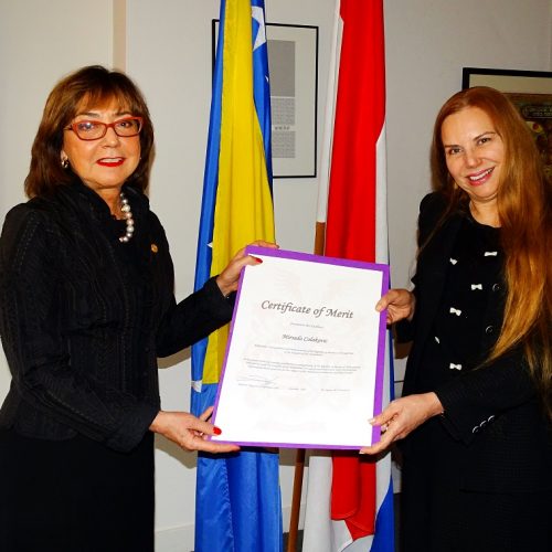 Ambasadorici naše države u  Nizozemskoj Mirsadi Čolaković uručeno priznanje ‘Certificate of Merit’