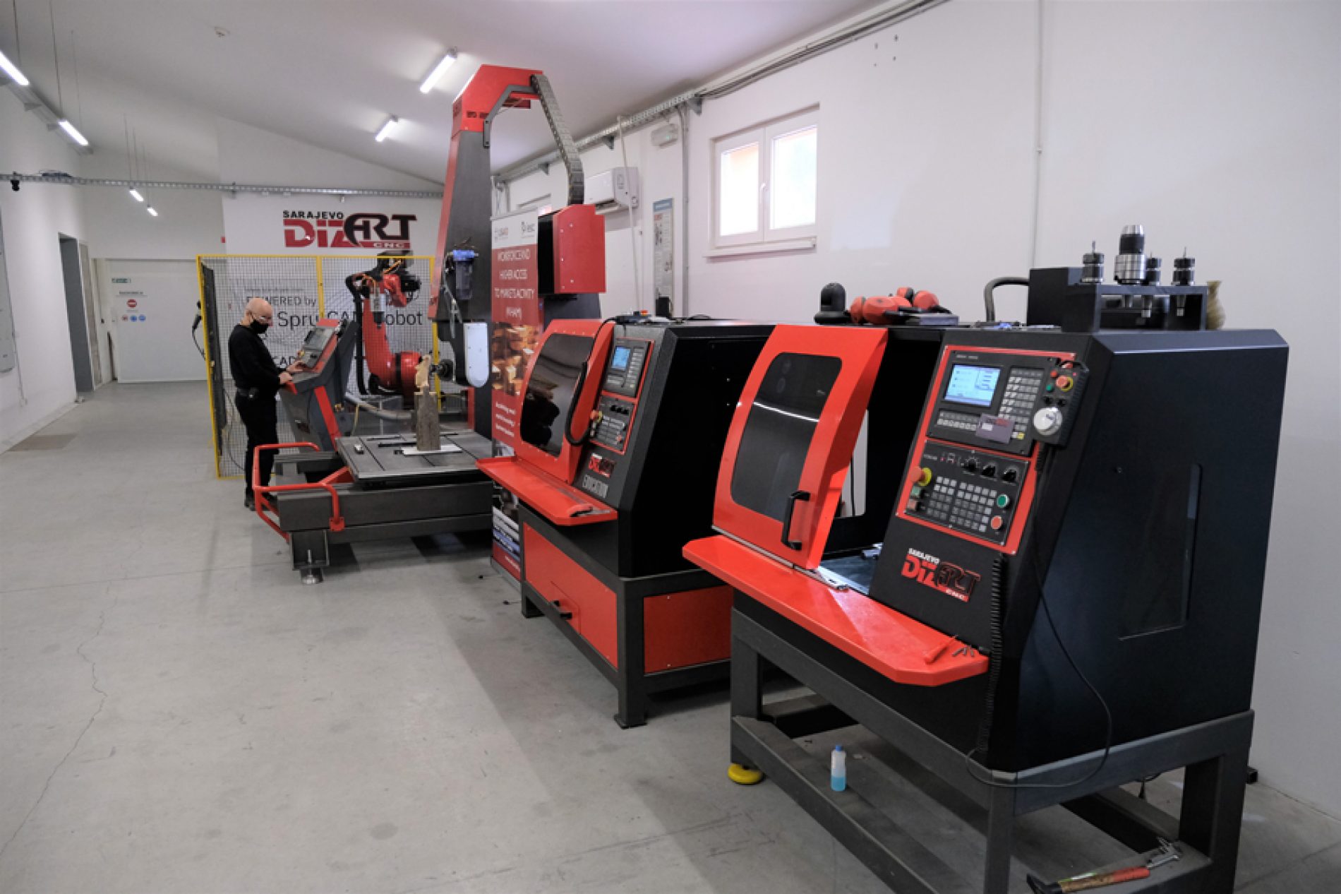 Firma “Dizart” povećala ponudu: U Centru za prekvalifikaciju i obuku napravljena petoosna CNC mašina