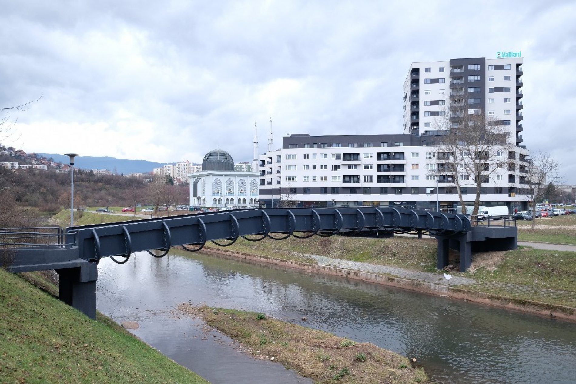 Obnovljen pješački most preko Miljacke na Otoci