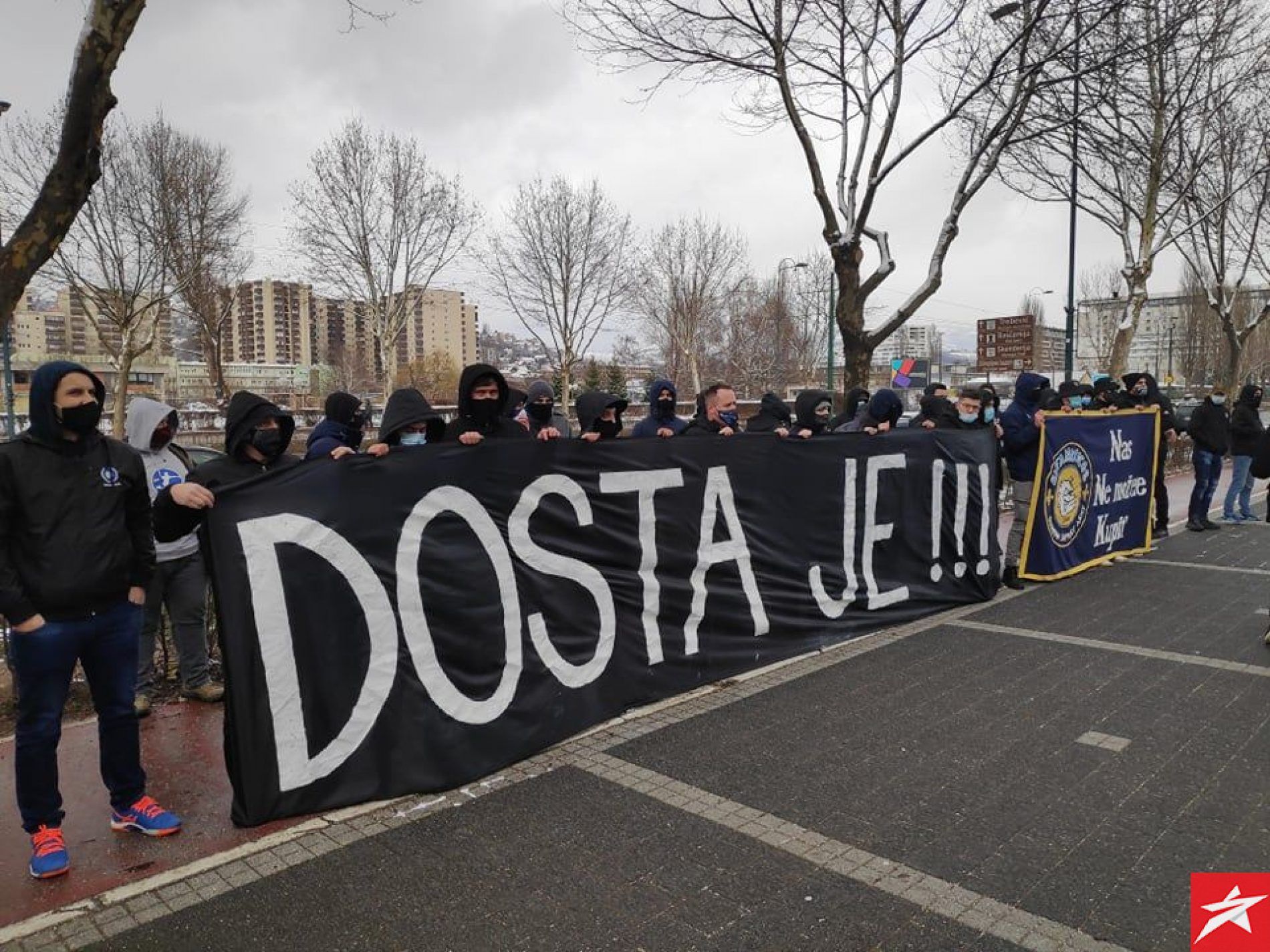 Navijači bosanske fudbalske reprezentacije ispred sjedišta Saveza: Dosta je!
