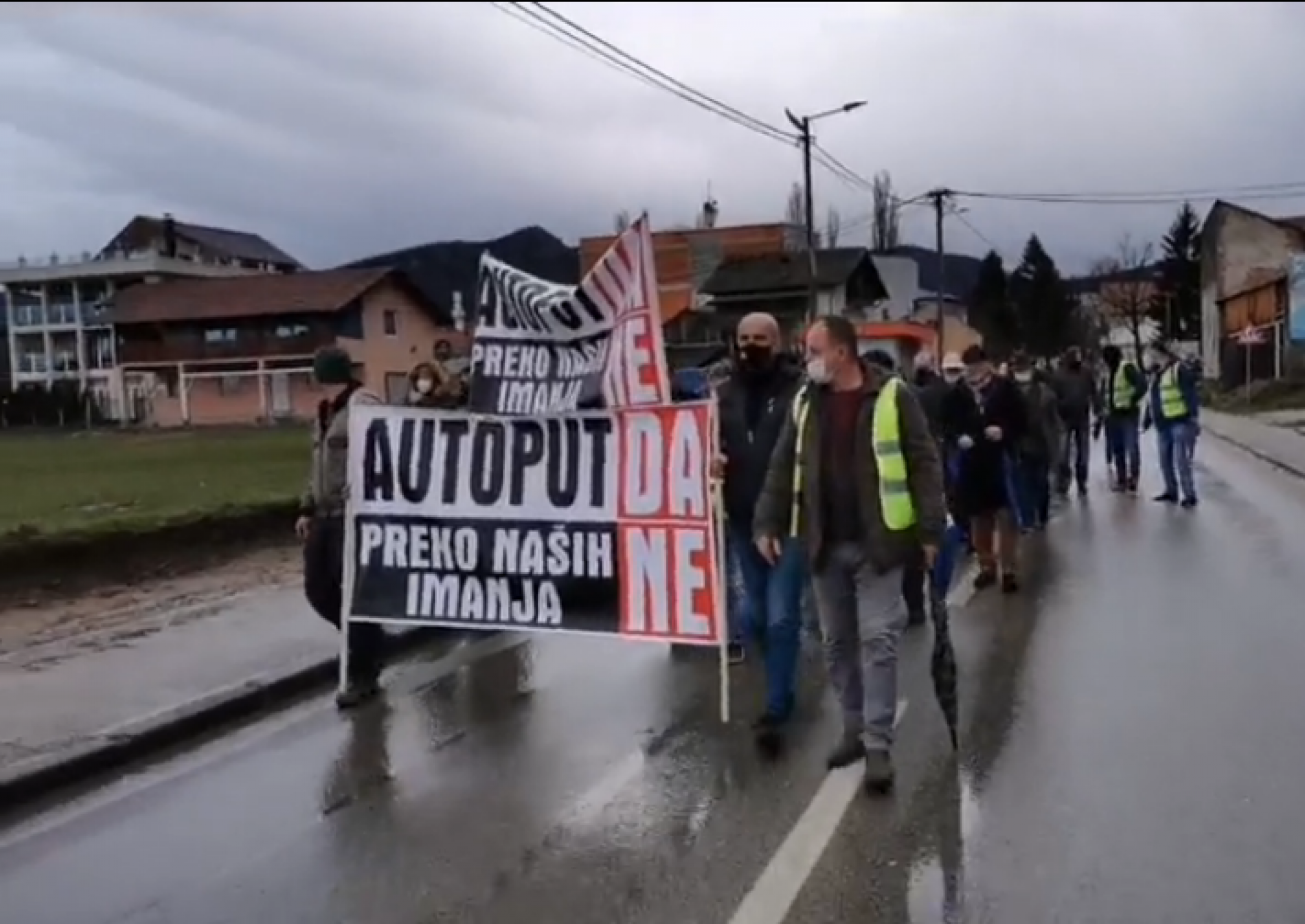 Protesti u Kozarcu: Autoput – DA, preko naših imanja – NE!