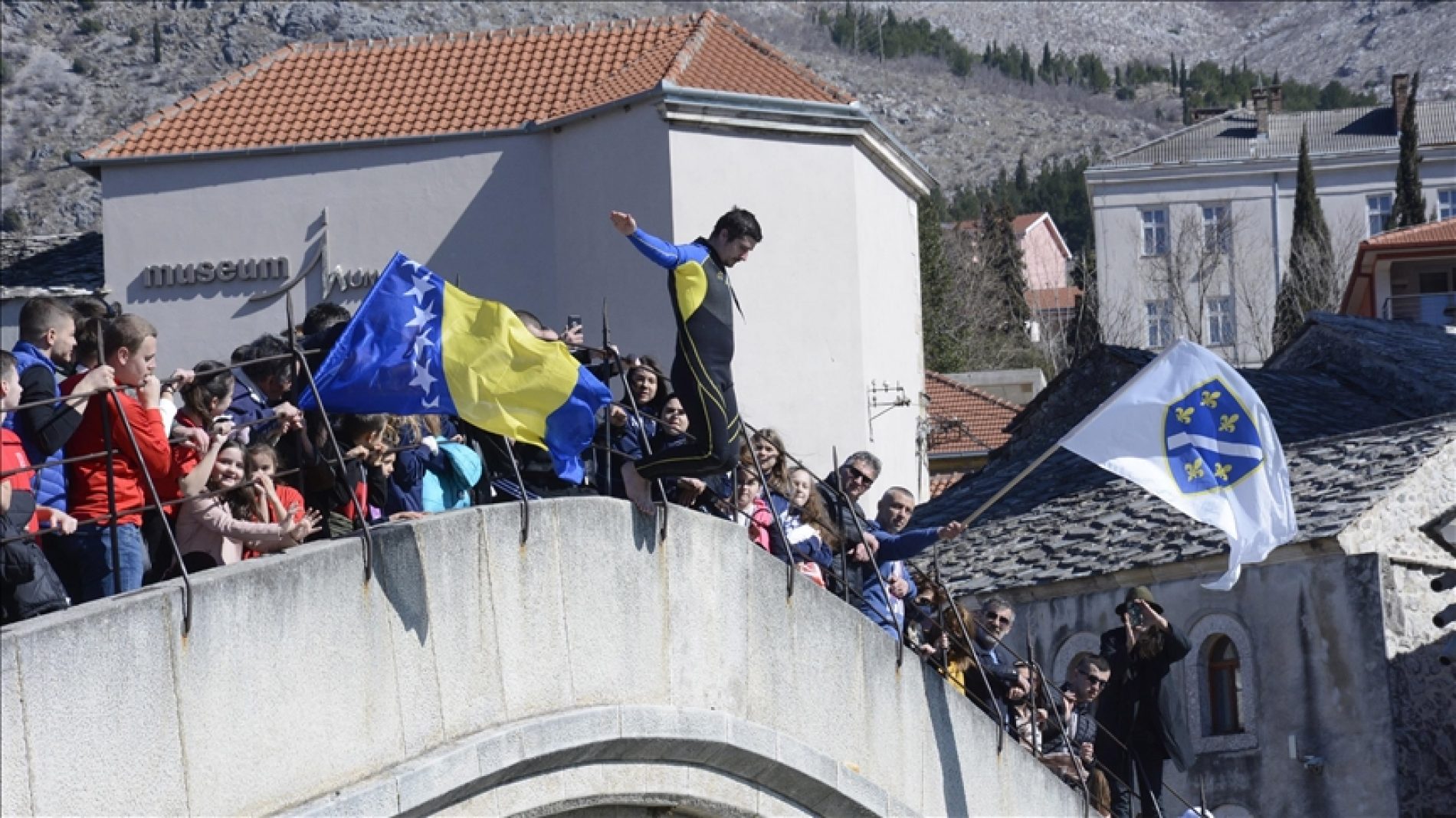 Mostar: Skok sa Starog mosta u čast Dana nezavisnosti Bosne i Hercegovine
