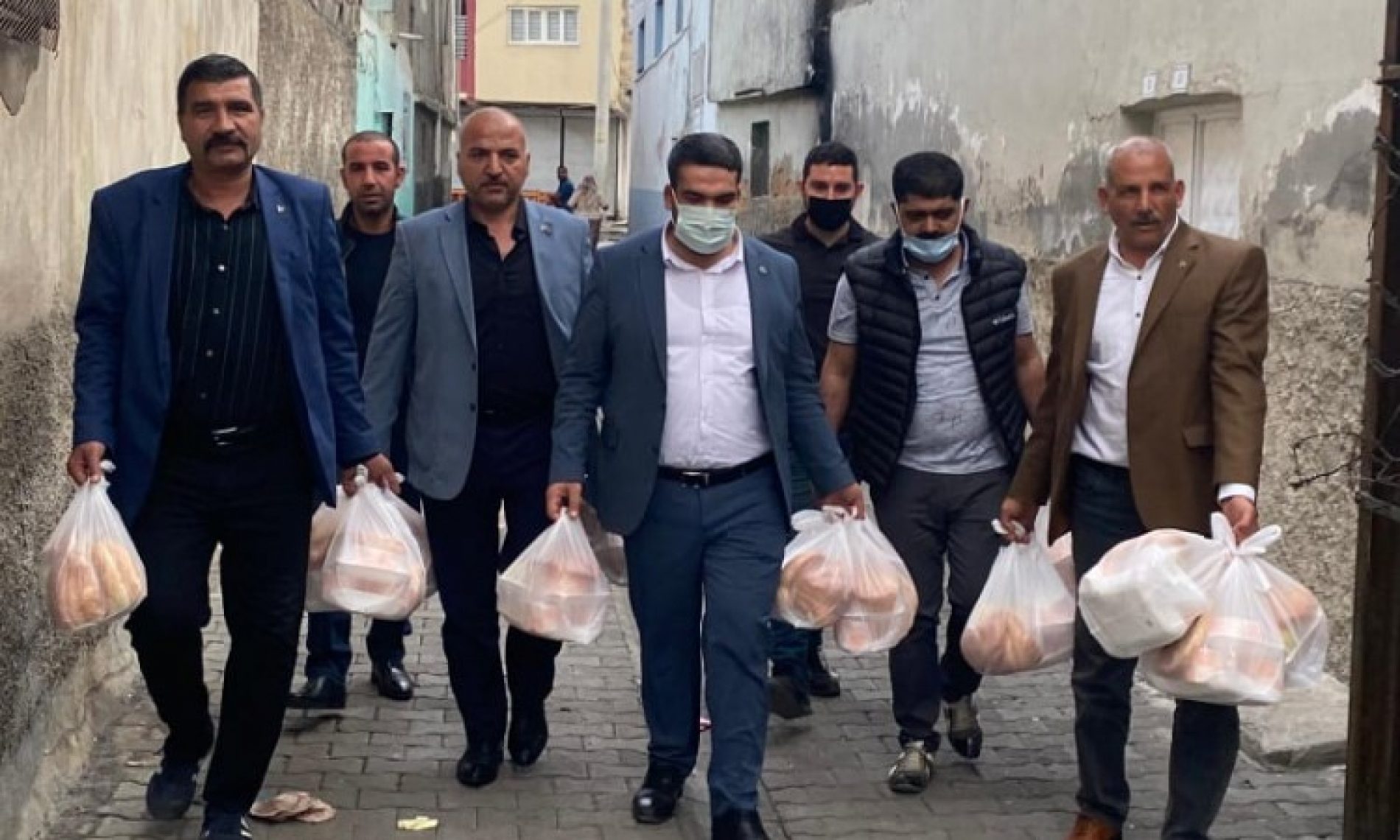 U turskom gradu Šanliurfi dijelili ramazanske pakete uime Srebreničana