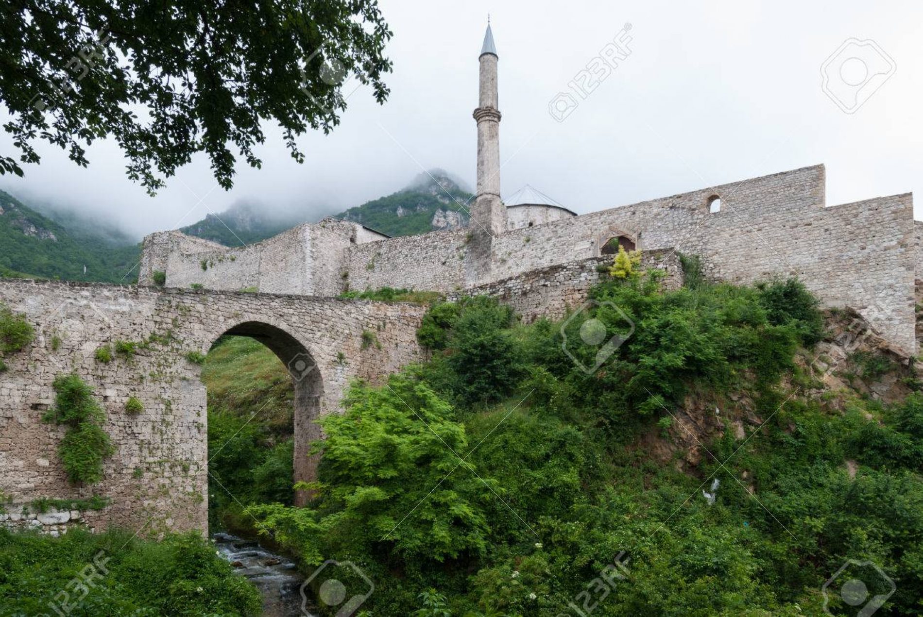 U završnoj fazi radovi na mostu prema tvrđavi Stari grad u Travniku