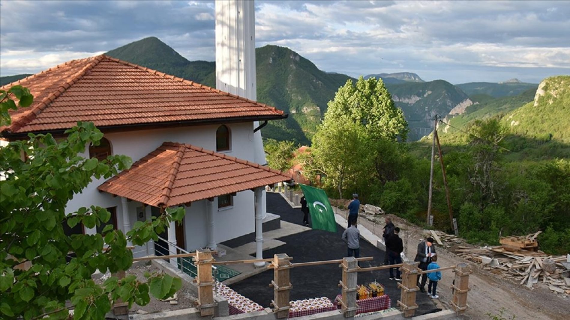 Bajramska svečanost u obnovljenoj džamiji: Stanovnici Orahovaca kod Višegrada pokazali kako se voli zavičaj