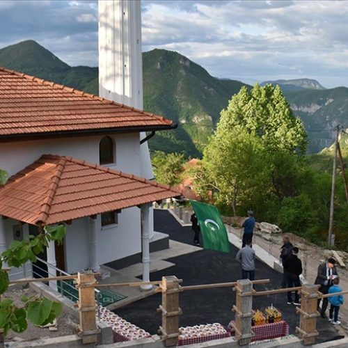 Bajramska svečanost u obnovljenoj džamiji: Stanovnici Orahovaca kod Višegrada pokazali kako se voli zavičaj