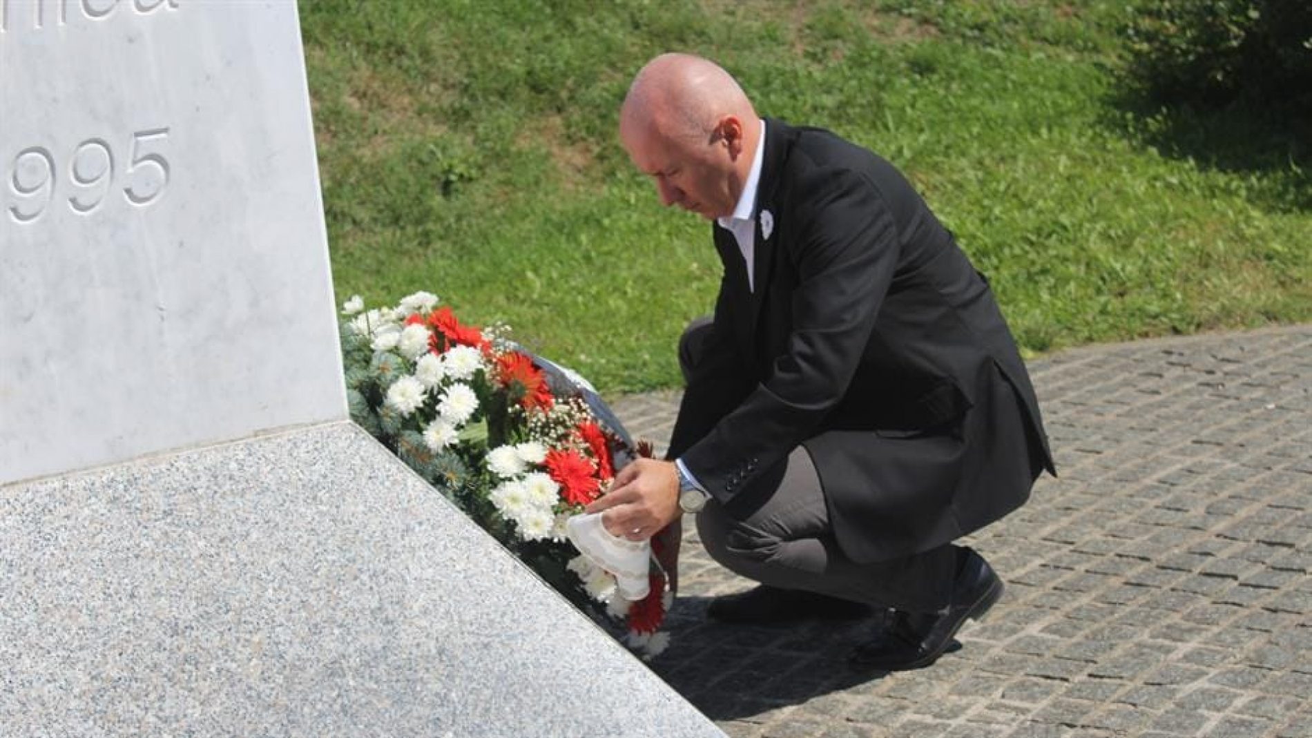 Dunović: Rezolucija o Srebrenici stavlja žig na zločince a ne na srpski narod