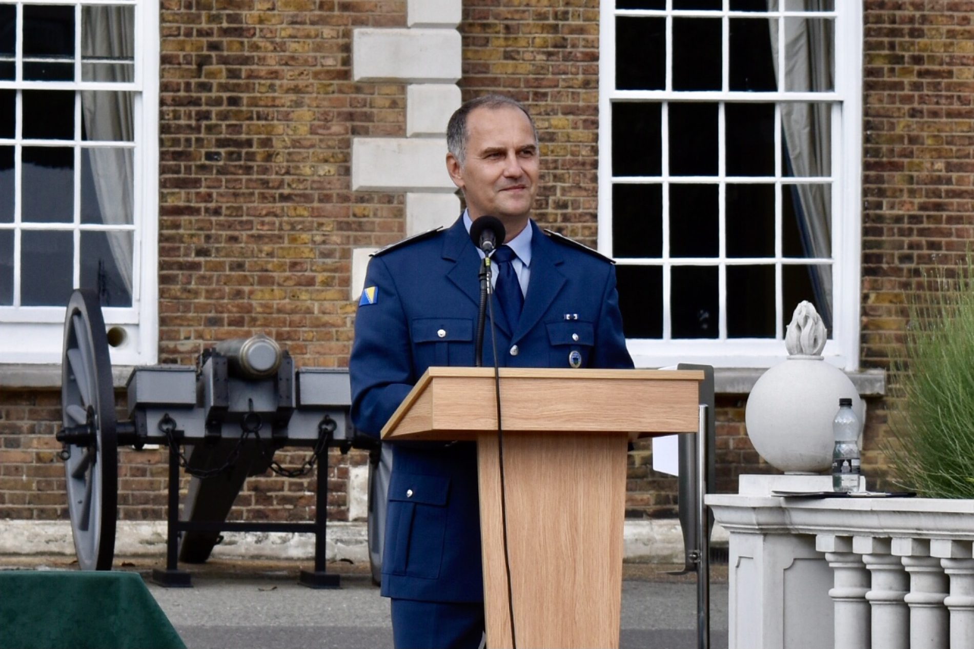 Pukovnik Edin Čizmić najuzorniji polaznik na Kraljevskom koledžu za odbrambene studije u Londonu