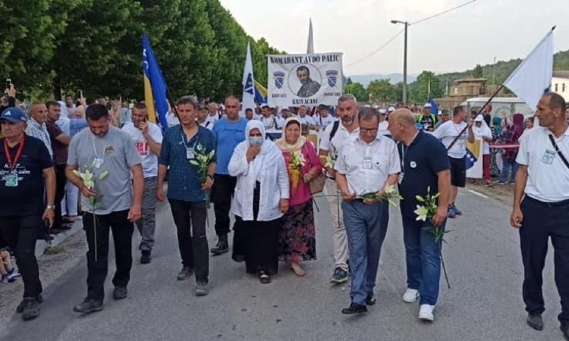 Premijer Novalić sa učesnicima Marša mira stigao u Potočare