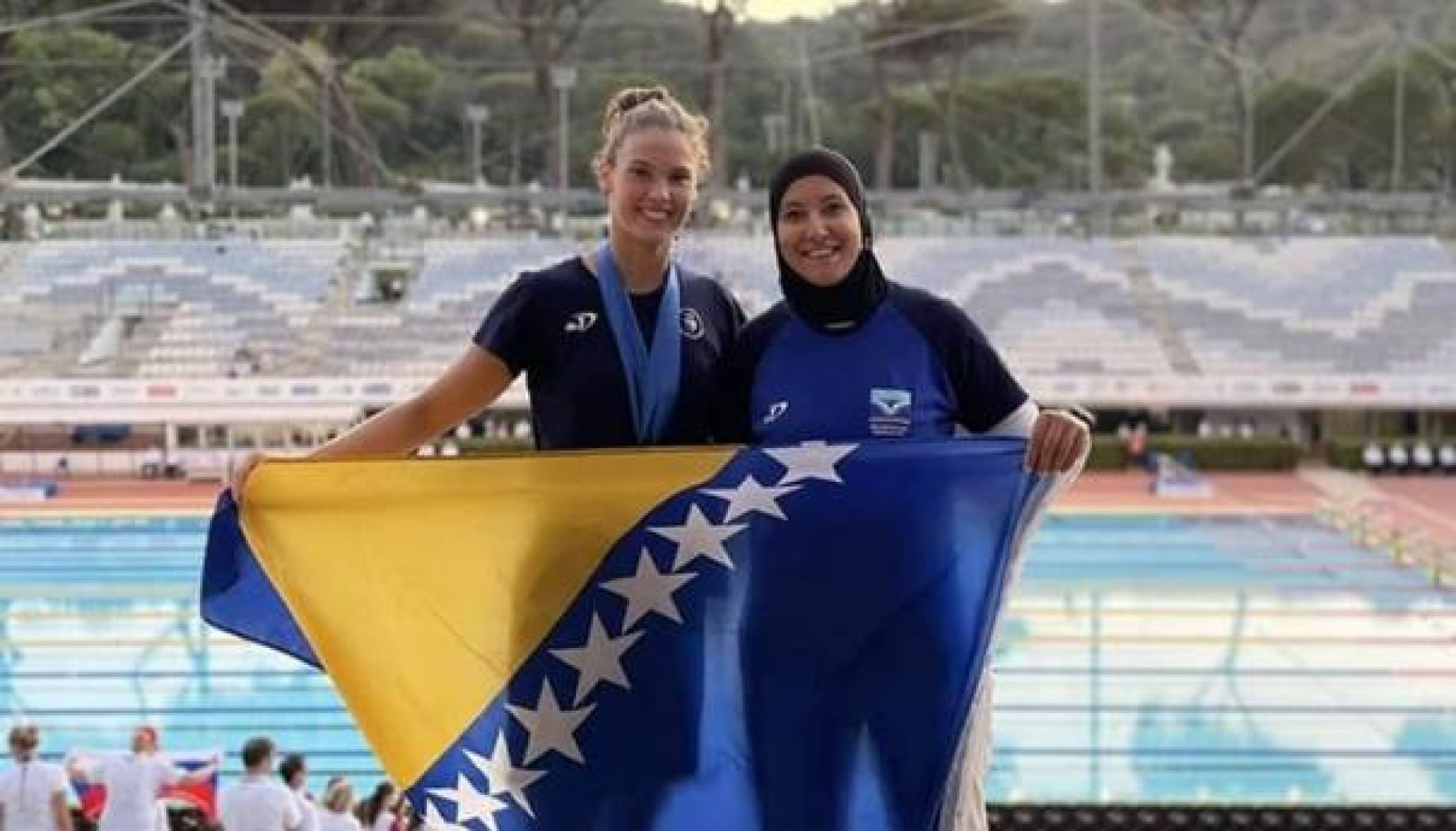 Sarajevo zlatnoj plivačici osiguralo smještaj i potrebne uslove za treniranje; u rodnom Mostaru organizuju doček za Lanu