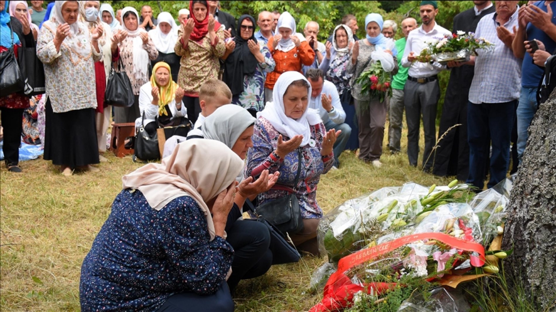 U Trnovu odata počast brutalno ubijenim Srebreničanima: Opominjati i ne zaboraviti