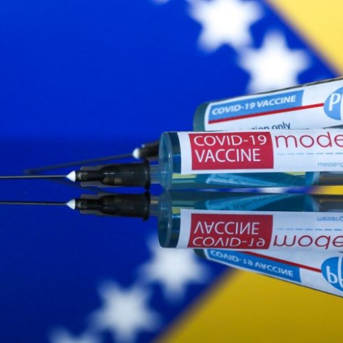 Dok građane podstiču da se vakcinišu van zemlje, ministar tvrdi: Dosta je neiskorištenih vakcina u magacinima!