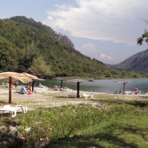 Boračko jezero, idealno mjesto za odmor i rekreaciju u ljetnim danima (Video)