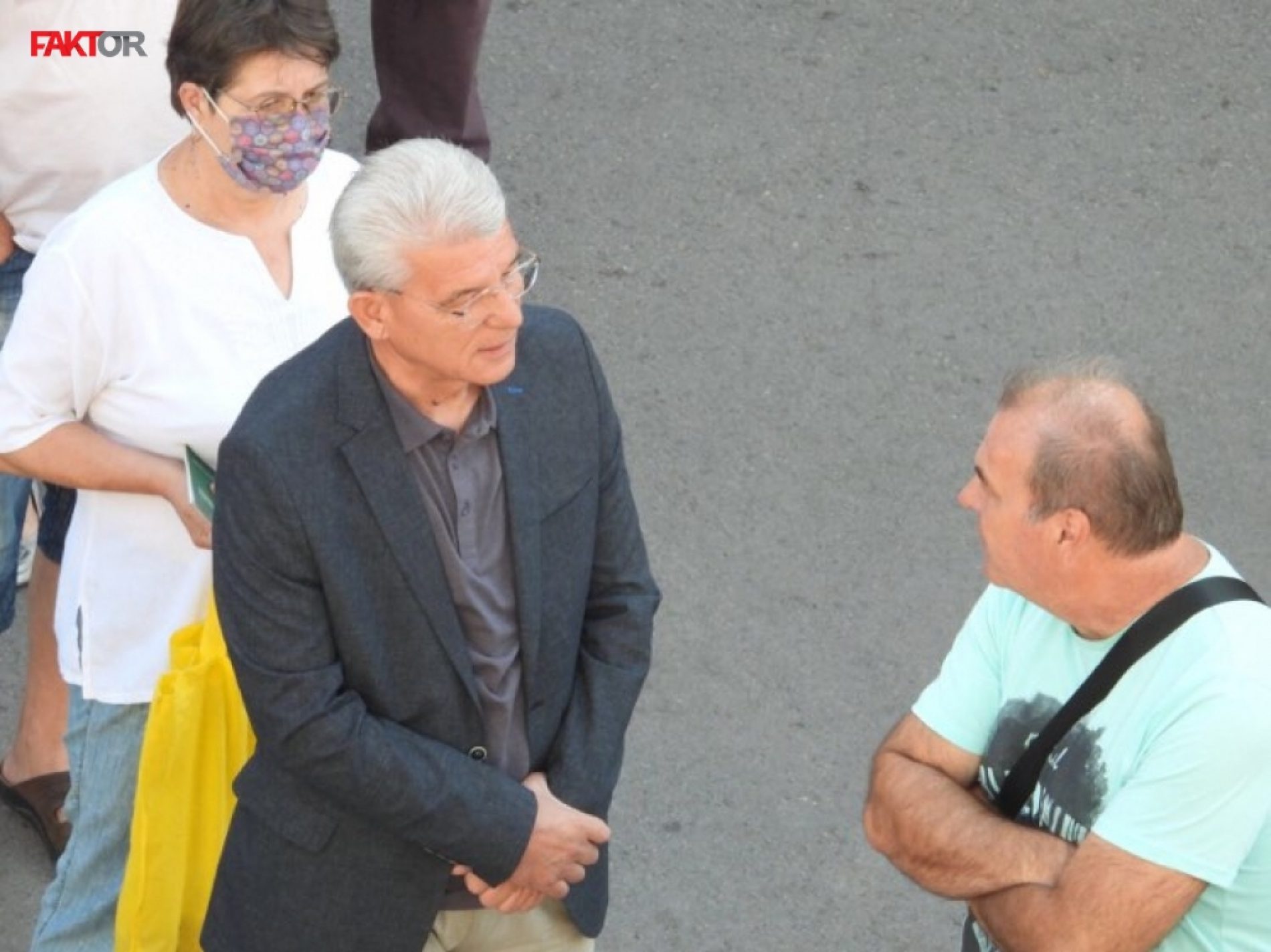 Džaferović jutros zajedno sa građanima u redu za revakcinaciju u Zenici
