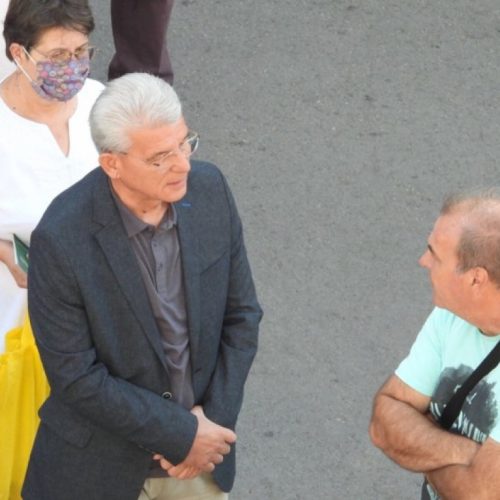 Džaferović jutros zajedno sa građanima u redu za revakcinaciju u Zenici