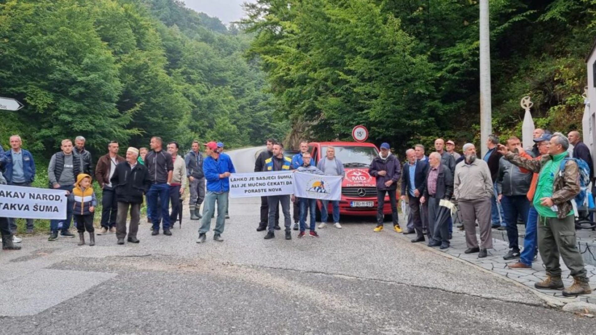 Protesti mještana Željeznog Polja zbog sječe šume