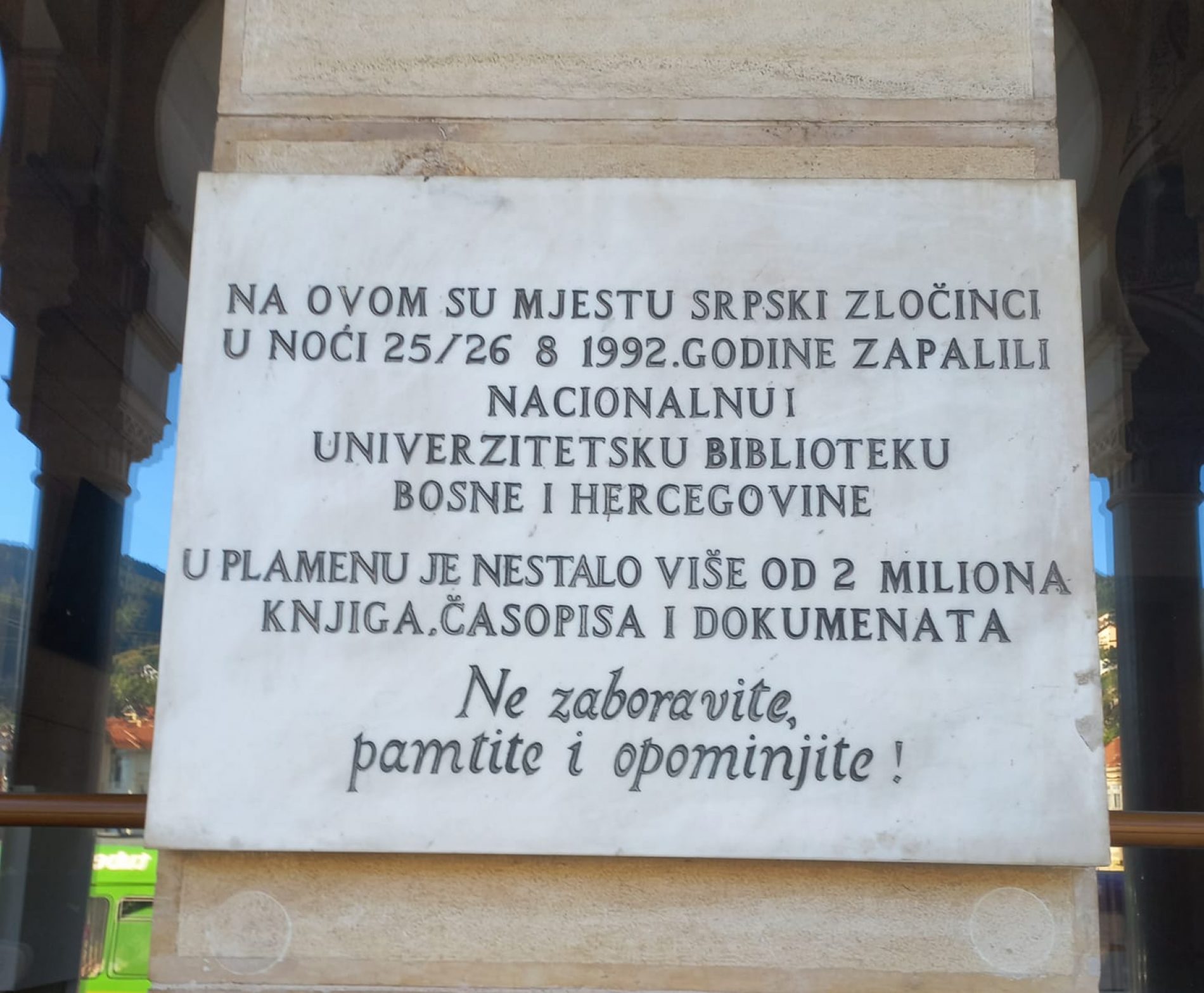 Kulturocid! U paljenju sarajevske Vijećnice NUB BiH i naša država ostala bez 2 miliona bibliotečkih jedinica