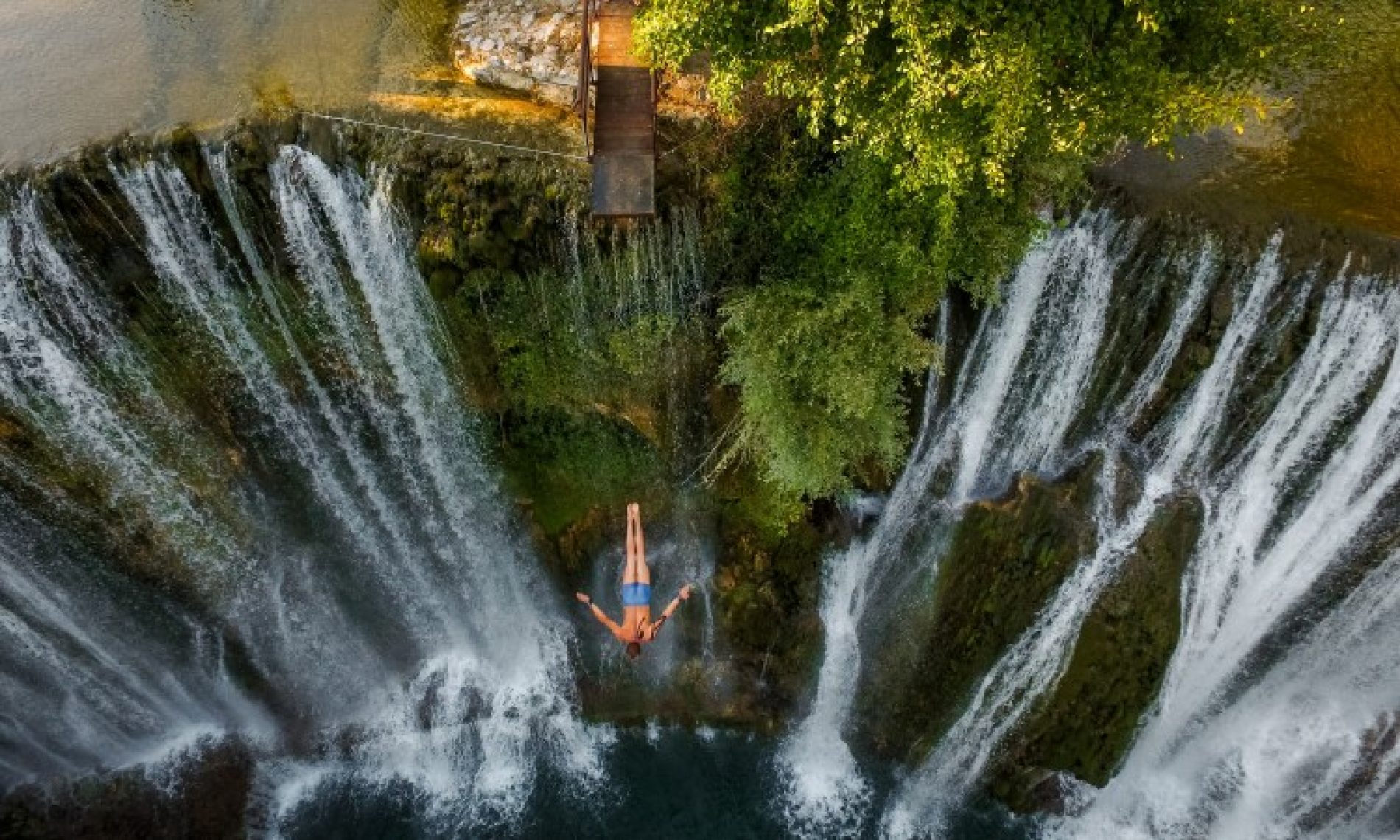Skokovi sa vodopada u Jajcu 14. augusta, učestvuje više od 30 skakača