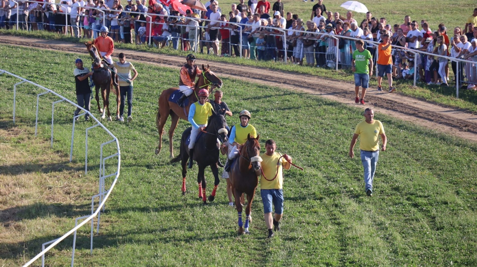Krajišnici vole konjički sport: Grlo „Thunder Rock“ pobjednik Velikih međunarodnih konjičkih utrka  na hipodromu Drmaljevo