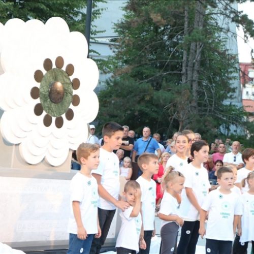 U Lukavcu otvoreno spomen obilježje žrtvama genocida u Srebrenici
