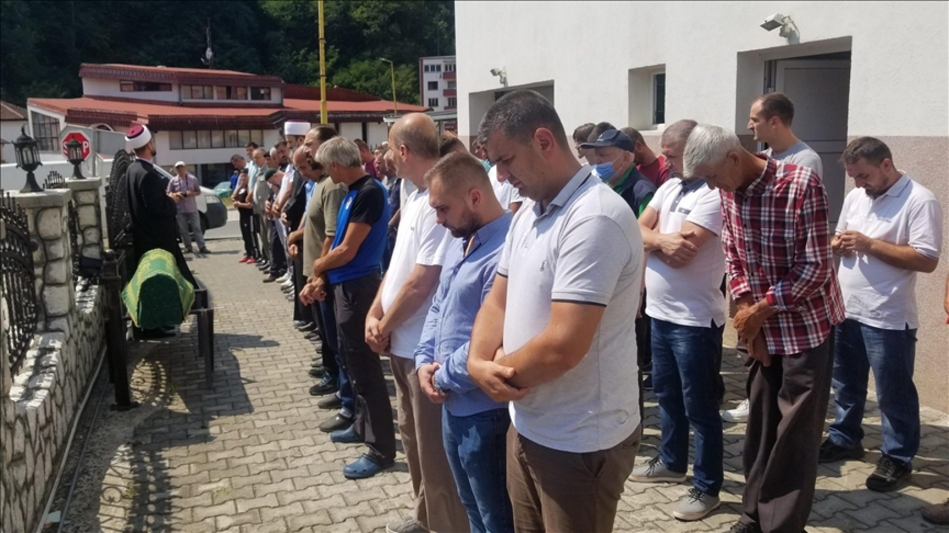 Srebrenica: Klanjana dženaza majci Kadiri Hrustanović kojoj su u genocidu ubijena tri sina