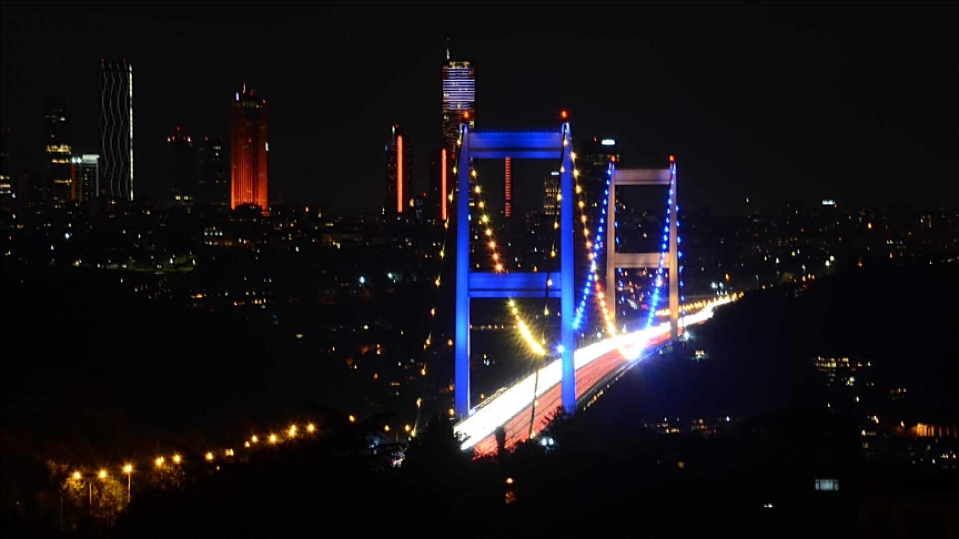 Most “Fatih Sultan Mehmet” u Istanbulu u bojama zastave Bosne i Hercegovine