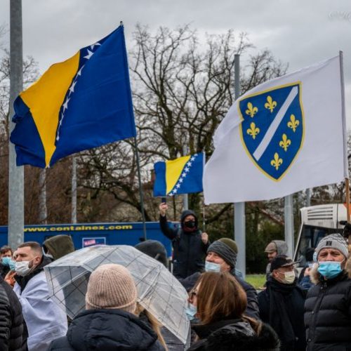 Poruke s protesta u Ženevi i Parizu: Svi smo spremni stati u odbranu suvereniteta i jedinstva Bosne i Hercegovine!