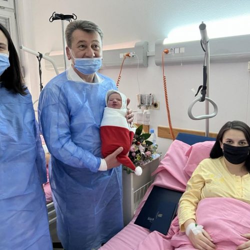 Sve bebe koje se rode u Sarajevu 01.januara dobit će čestitke i novčane darove