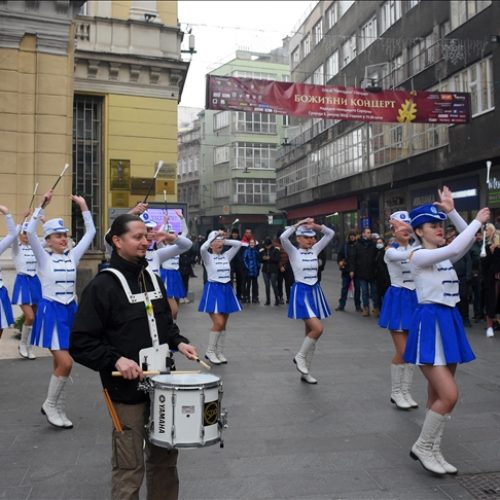 Ulični novogodišnji Festival u Sarajevu: Nastup mažoretkinja iz Busovače