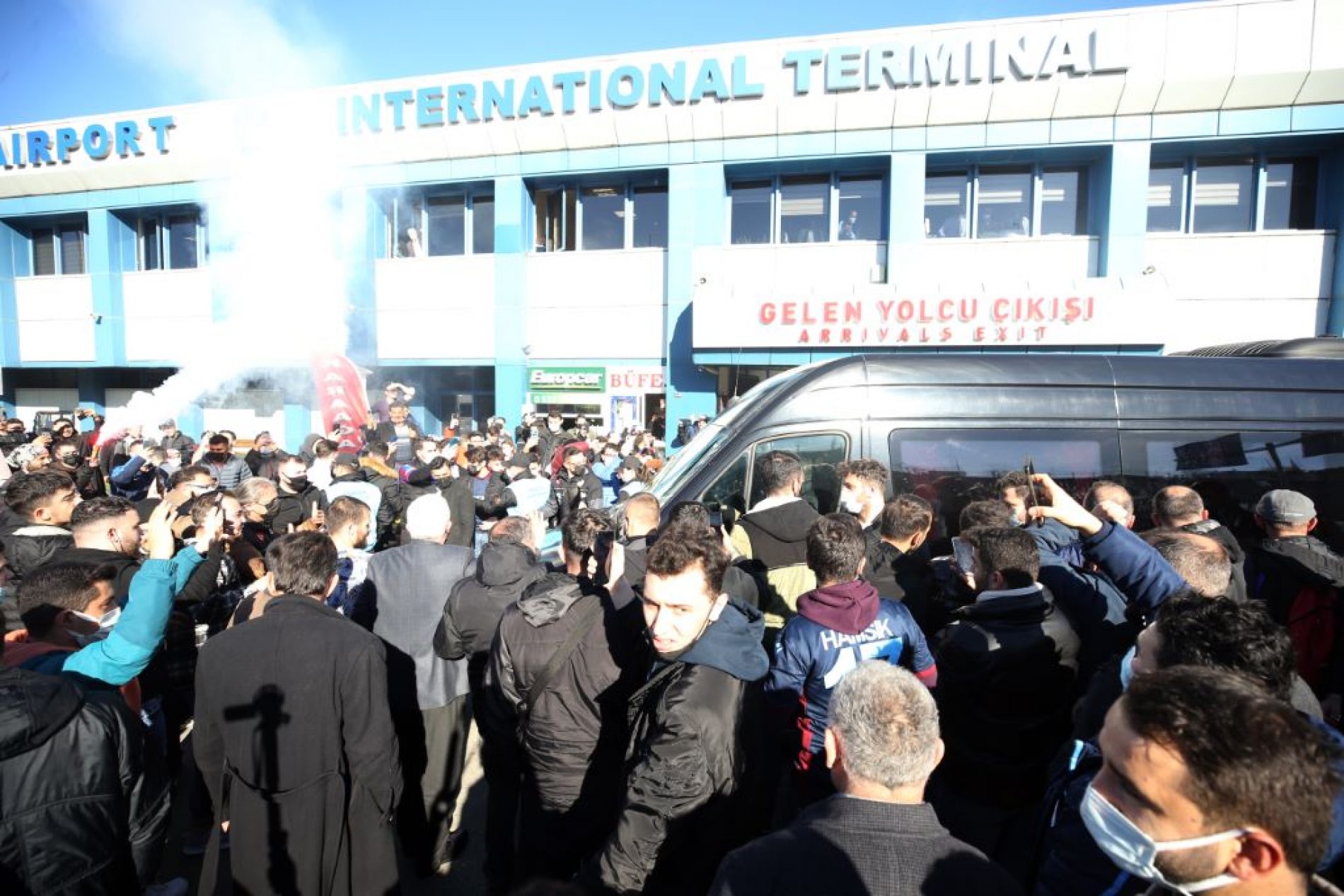 Bosanskog fudbalera Edina Višću na aerodromu u Trabzonu dočekali navijači njegovog novog kluba